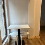 Ultra-central Cozy Studio, Steps From Everything Cluj-Napoca