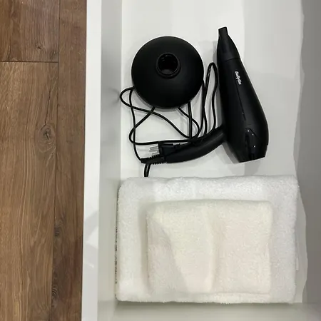 Ultra-central Cozy Studio, Steps From Everything *