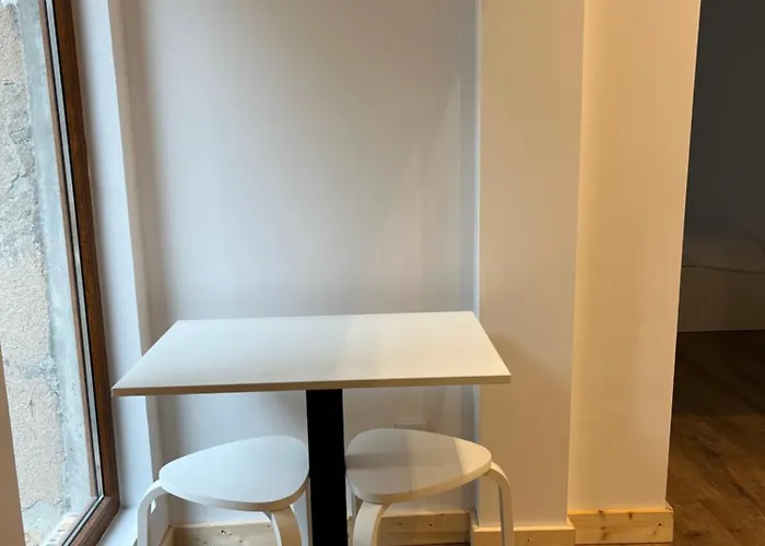 Ultra-central Cozy Studio, Steps From Everything Cluj-Napoca