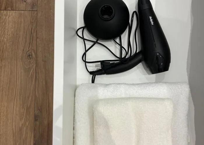 Ultra-central Cozy Studio, Steps From Everything *