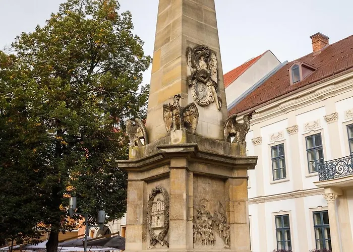 Ultra-central Cozy Studio, Steps From Everything Appartamento